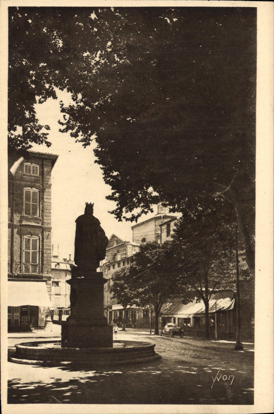 CPA Aix en Provence B du R Statue du Roi Rene 