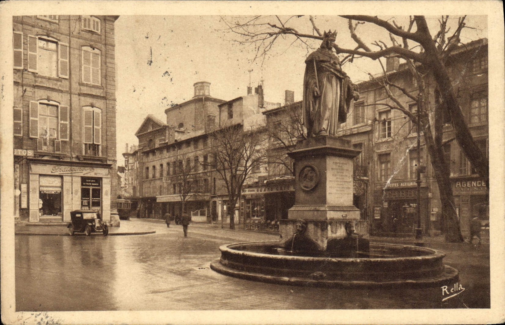 CPA Aix en Provence Fontaine et statue du Roi Rene 