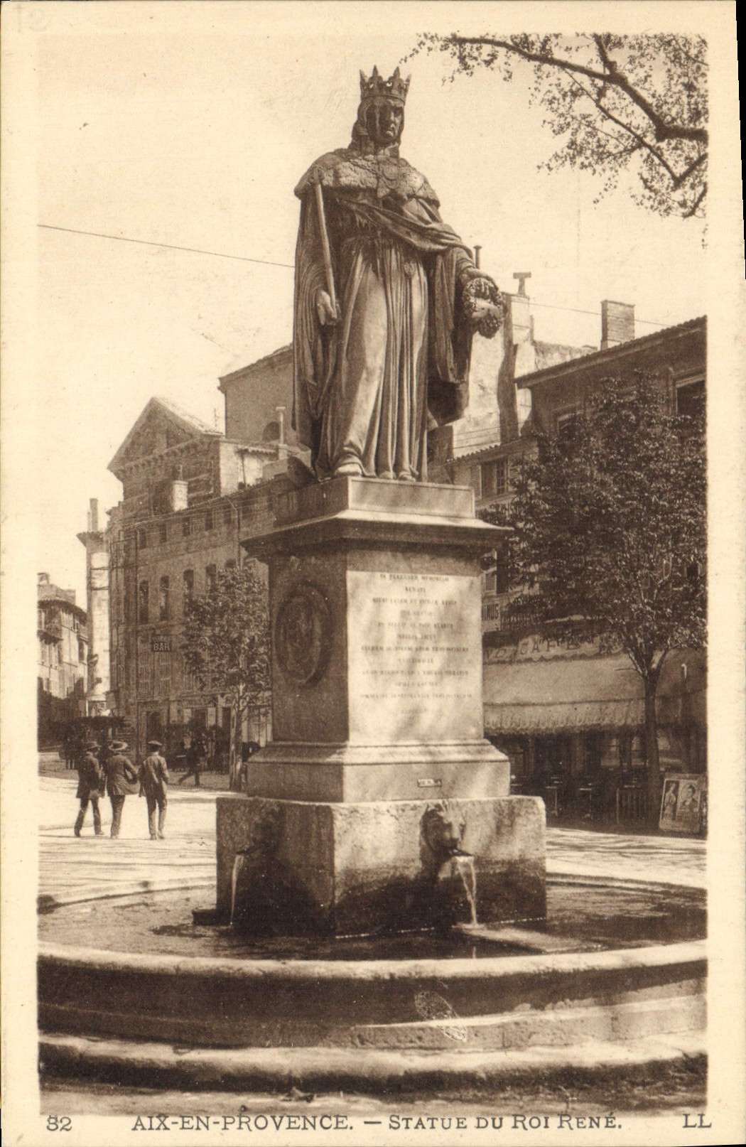 CPA Aix en Provence Statue du Roi Rene 