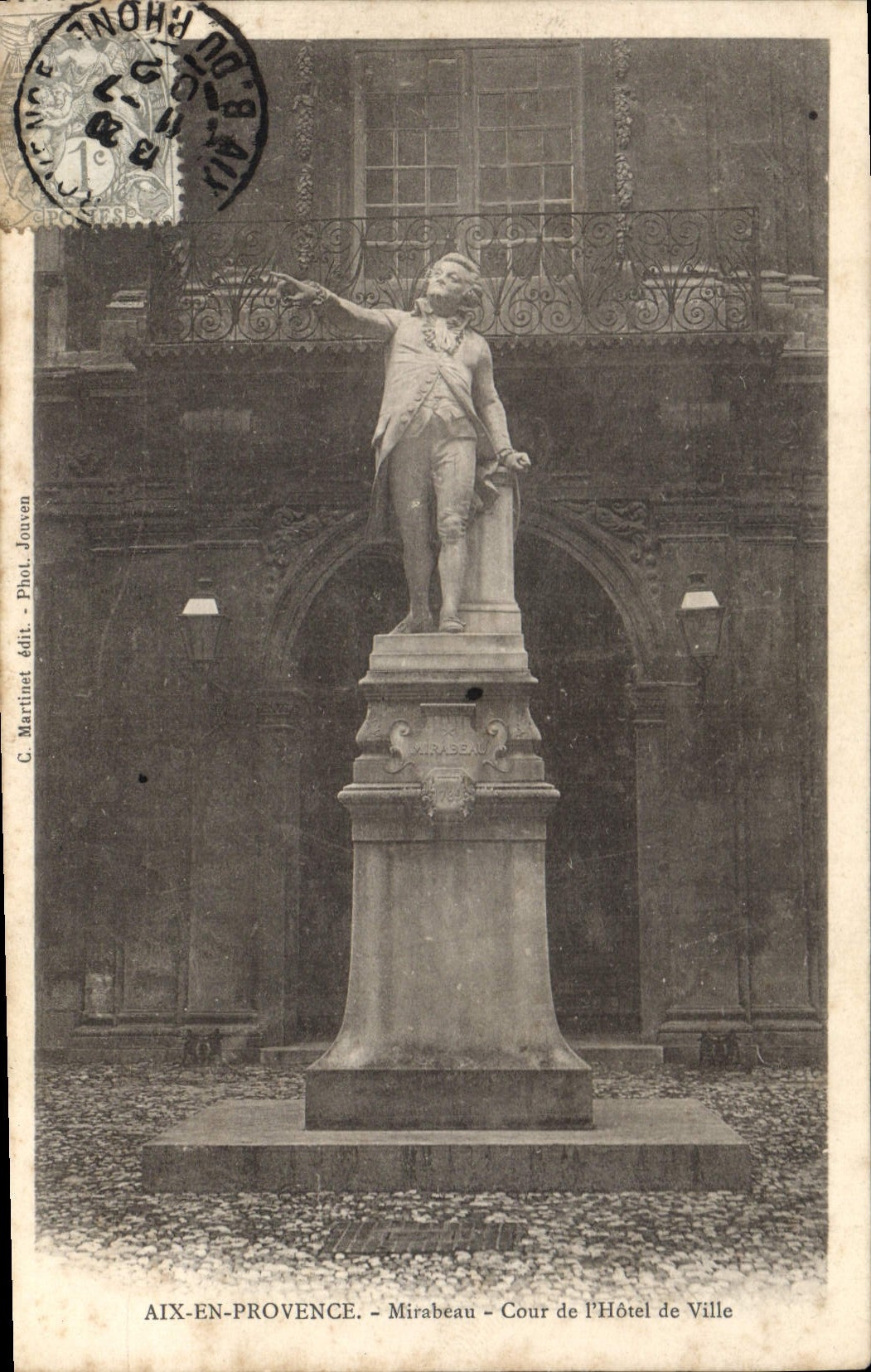 CPA Aix en Provence Mirabeau Cour de l'Hotel de Ville 