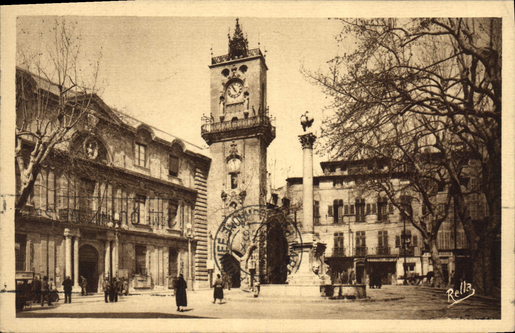 CPA Aix en Provence La place de l'Hotel de Ville et le Beffroi