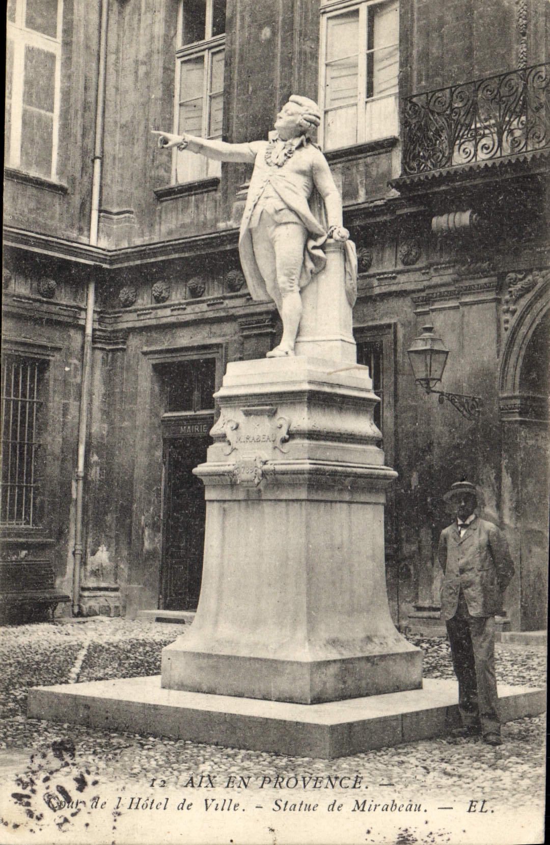 CPA Aix en Provence Tour de l'Hotel de Ville Statue de Mirabeau 
