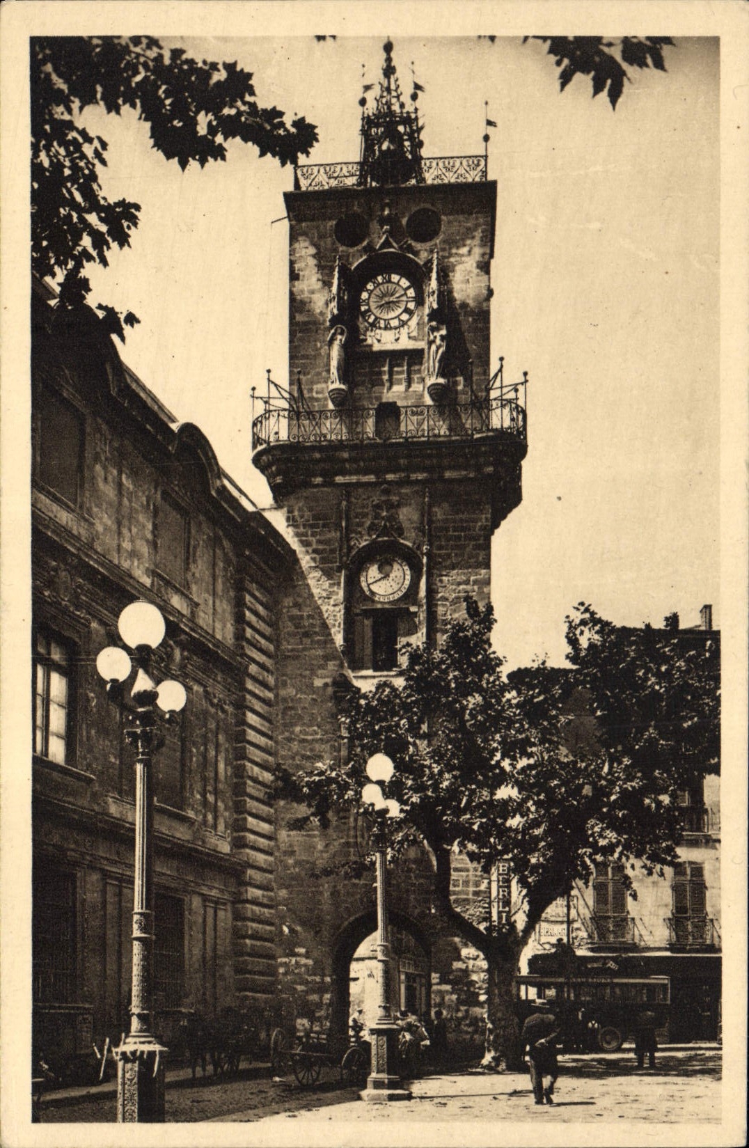 CPA La Douce France Aix en Provence B du B Tour de l'Horloge 