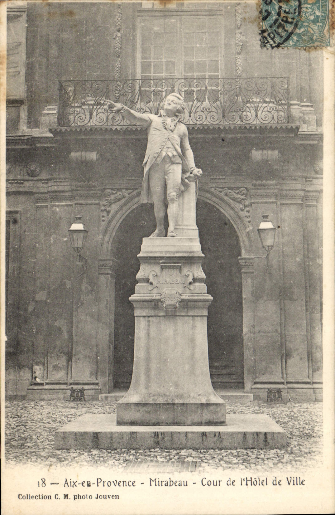 CPA Aix en Provence Mirabeau Cour de l'Hotel de Ville 