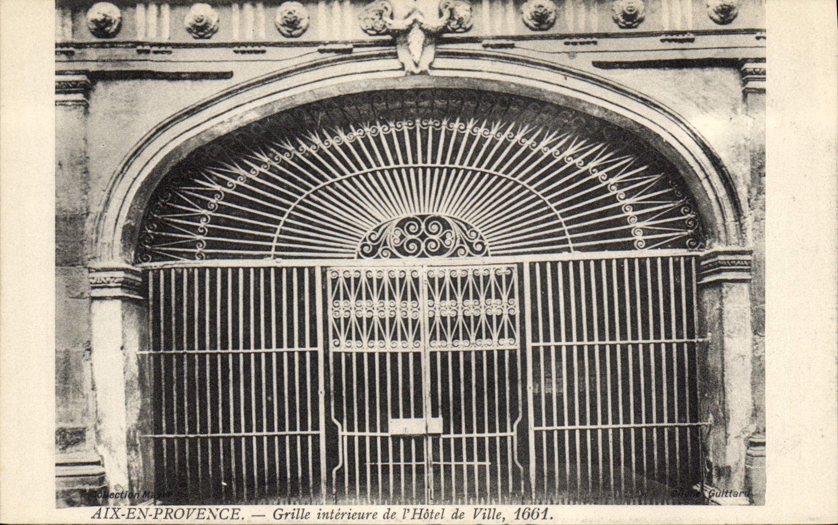 CPA Aix en Provence Grille Interieure de l'Hotel de Ville 