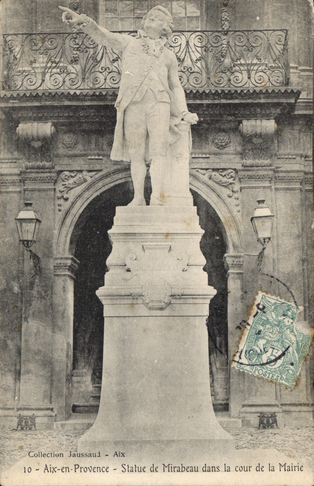 CPA Aix en Provence Statue de Mirabeau dans la cour de la Mairie 