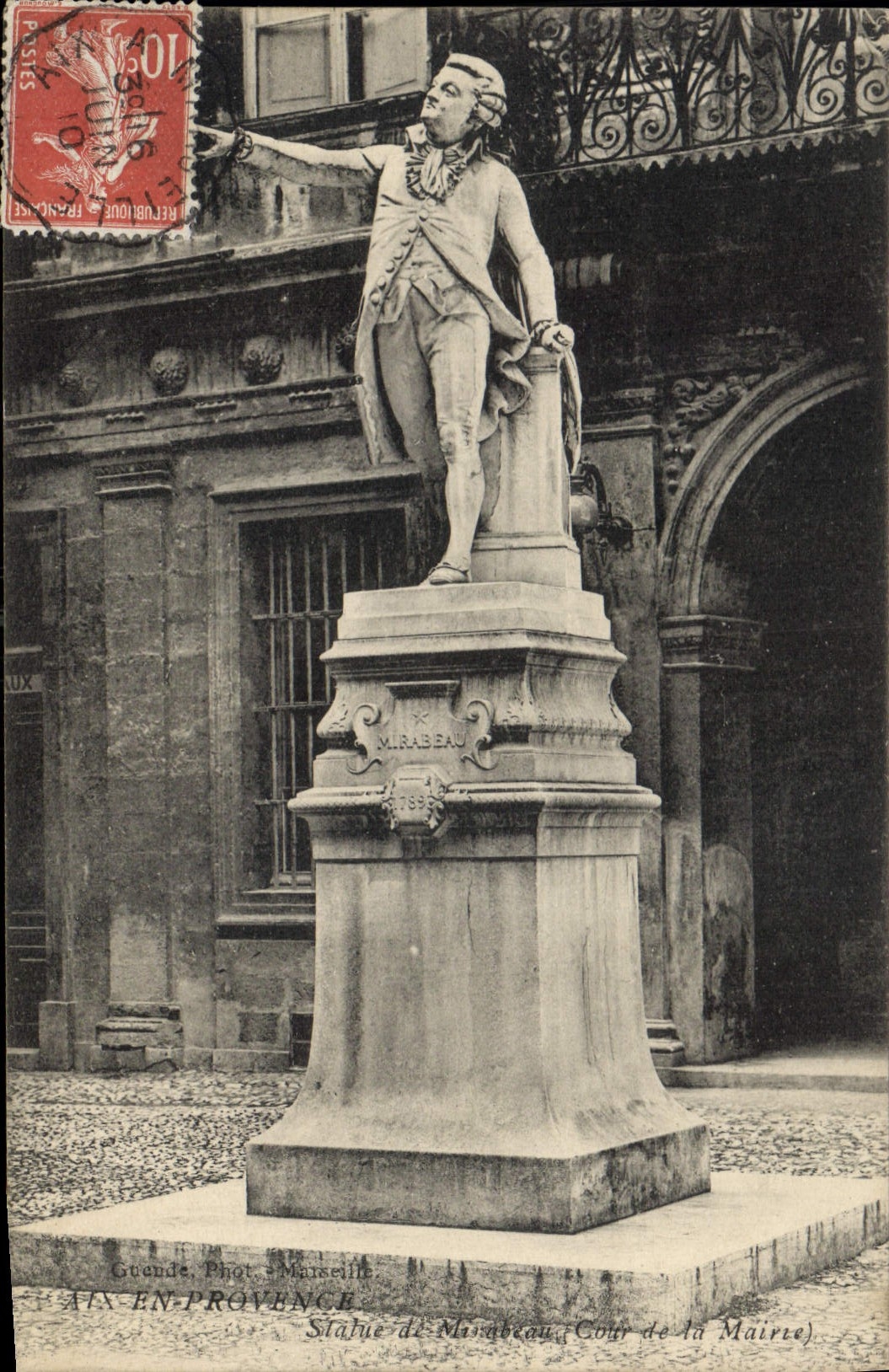 CPA Aix en Provence Statue de Mirabeau Cour de la Mairie 
