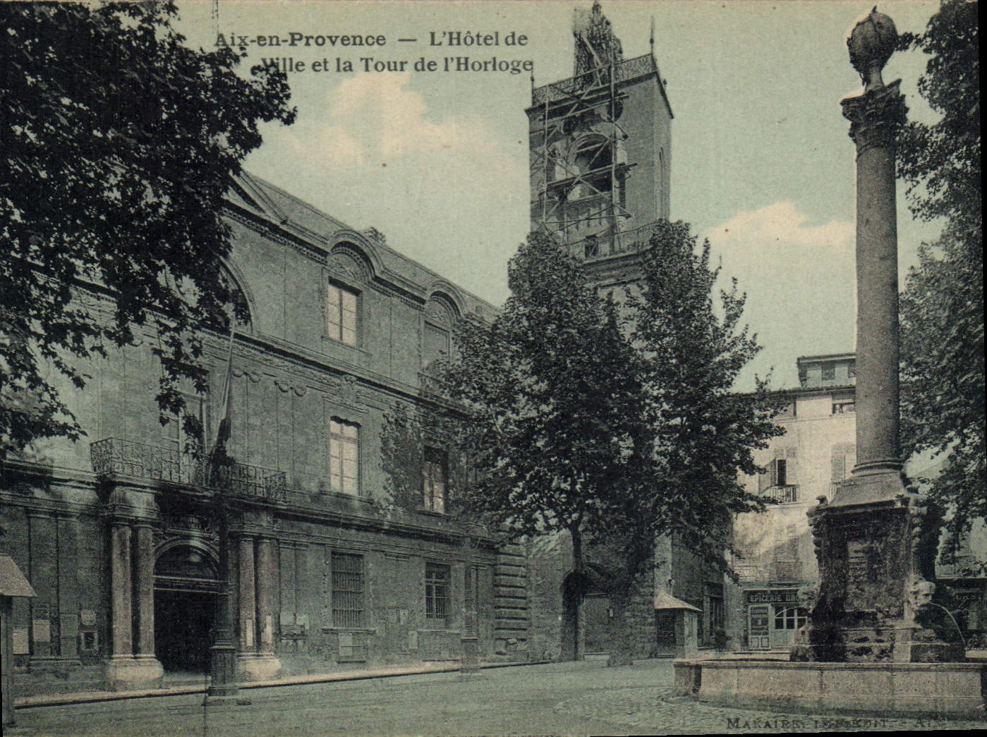 CPA Aix en Provence L'Hotel de Ville et la Tour de l'Horloge 