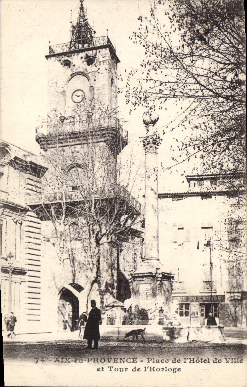 CPA Aix en Provence Place de l'Hotel de Ville et Tour de l'Horloge