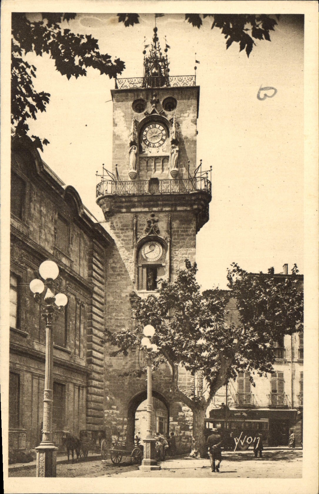 CPA La Douce France Aix en Provence B du R Tour de l'Horloge 