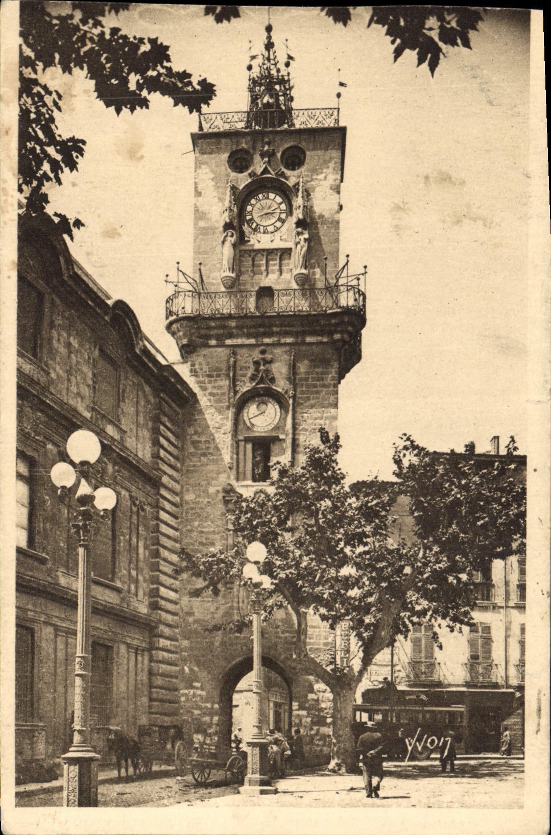 CPA La Douce France Aix en Provence B du R Tour de l'Horloge 