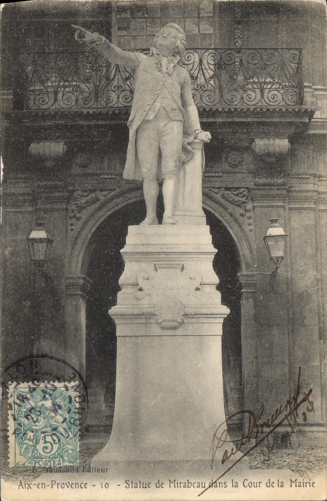 CPA Aix en Provence Statue de Mirabeau dans la Cour de la Mairie 