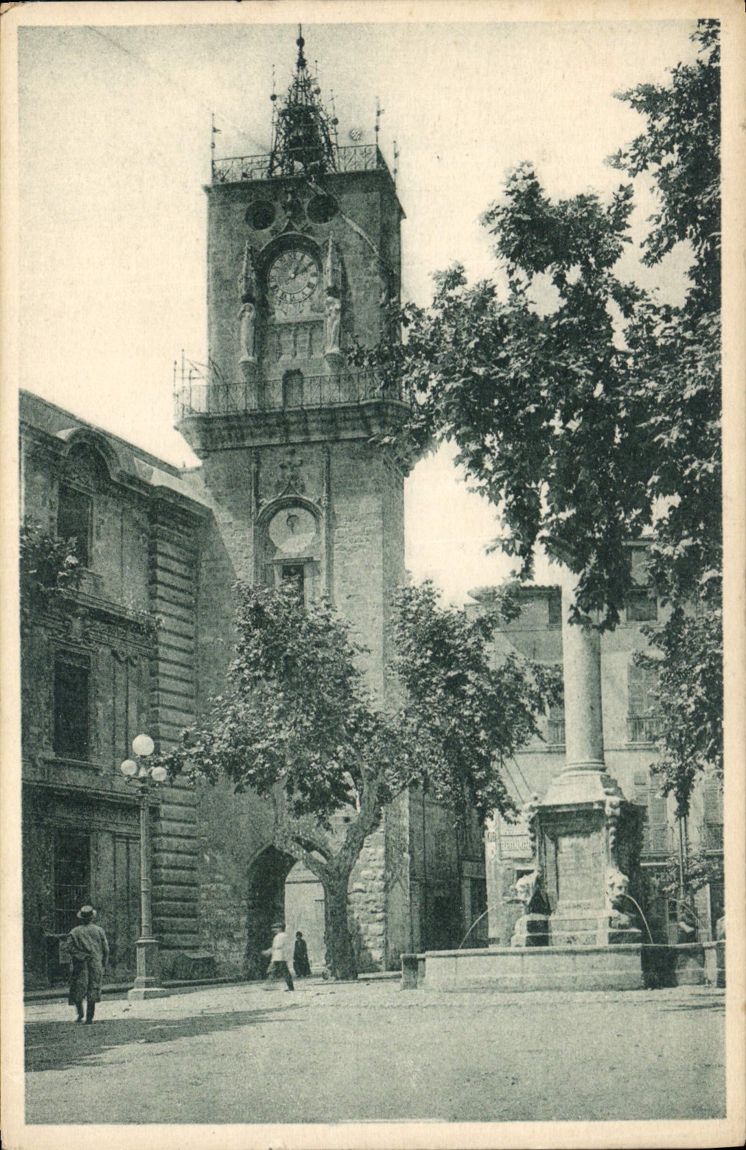 CPA Aix en Provence Place de l'Hotel de Ville et Tour de l'Horloge 