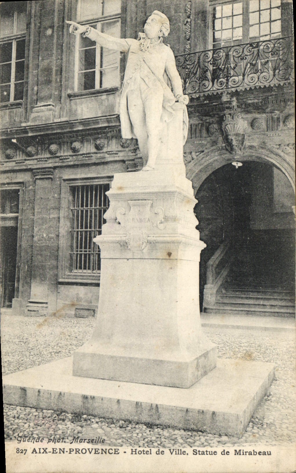 CPA Aix en Provence Hotel de Ville Statue de Mirabeau