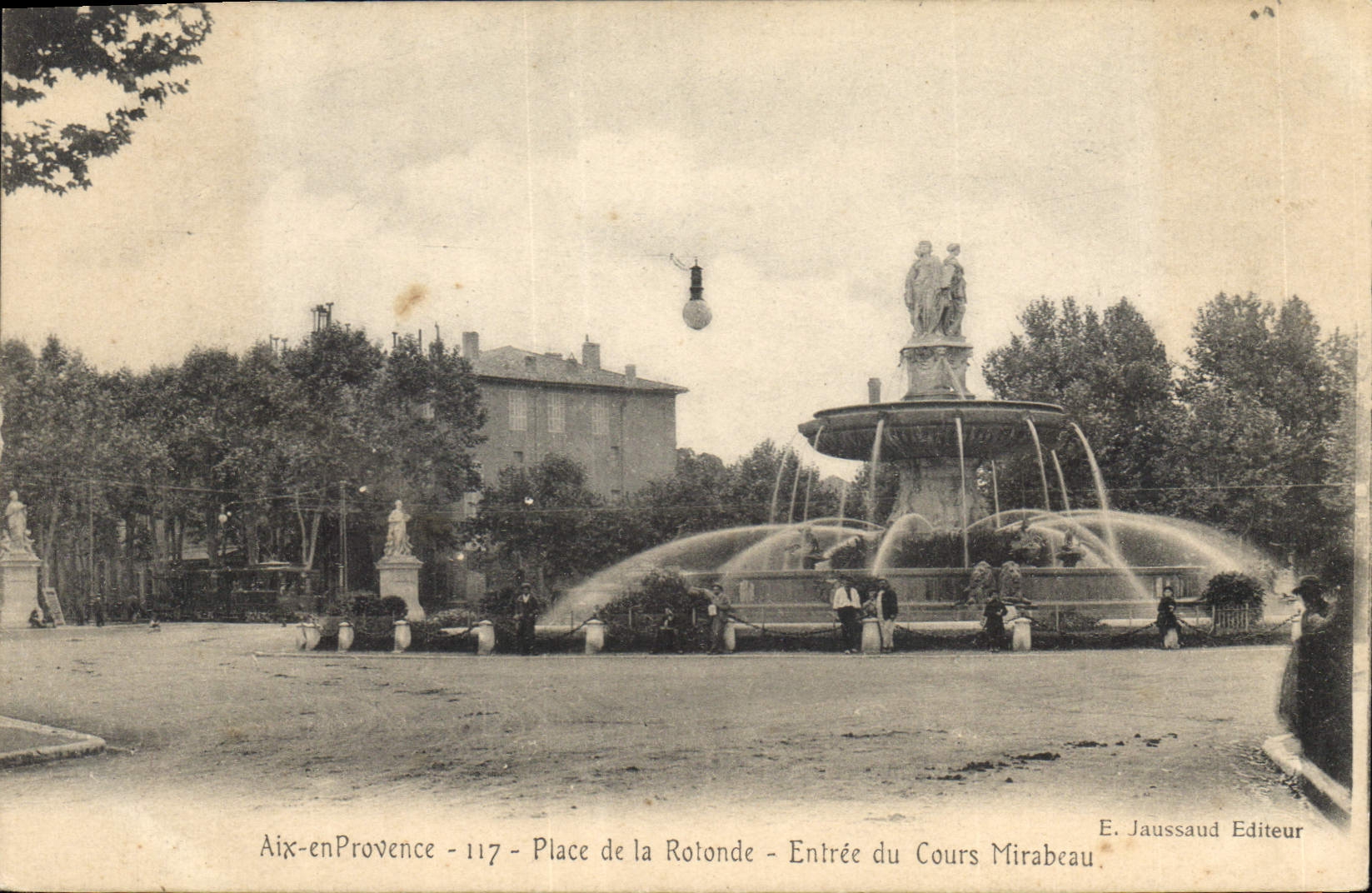 CPA Aix en Provence Place de la Rotonde Entree du Cours Mirabeau