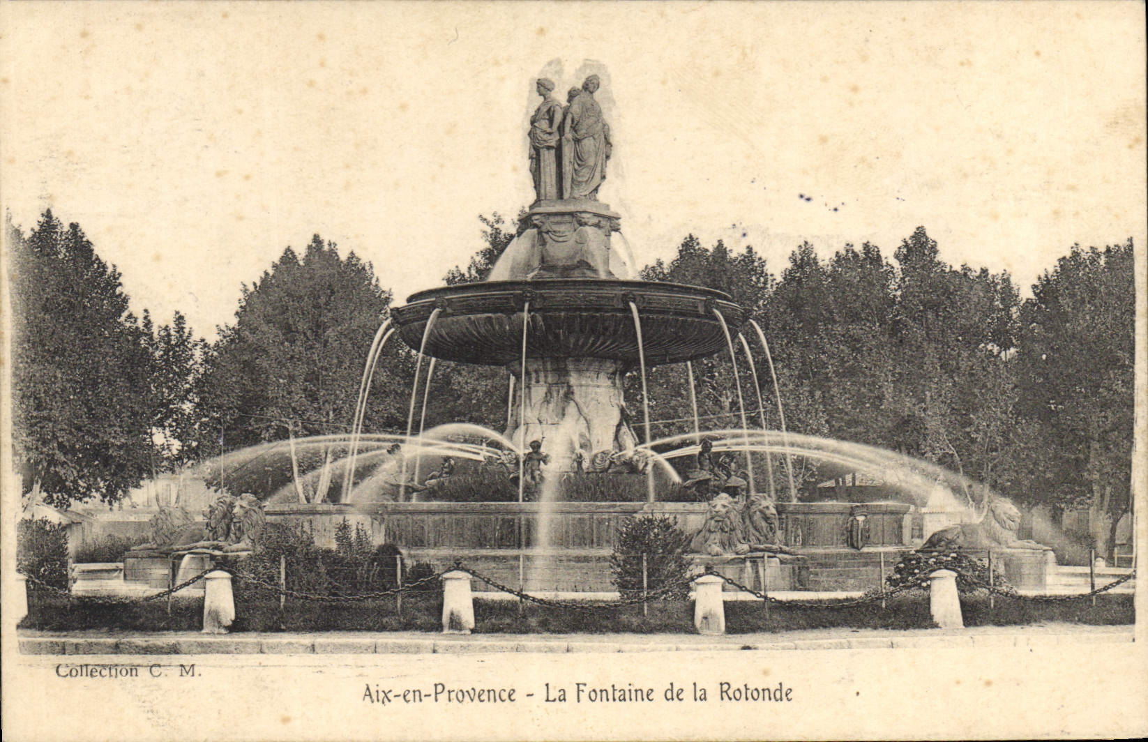 CPA Aix en Provence La Fontaine de la Rotonde 