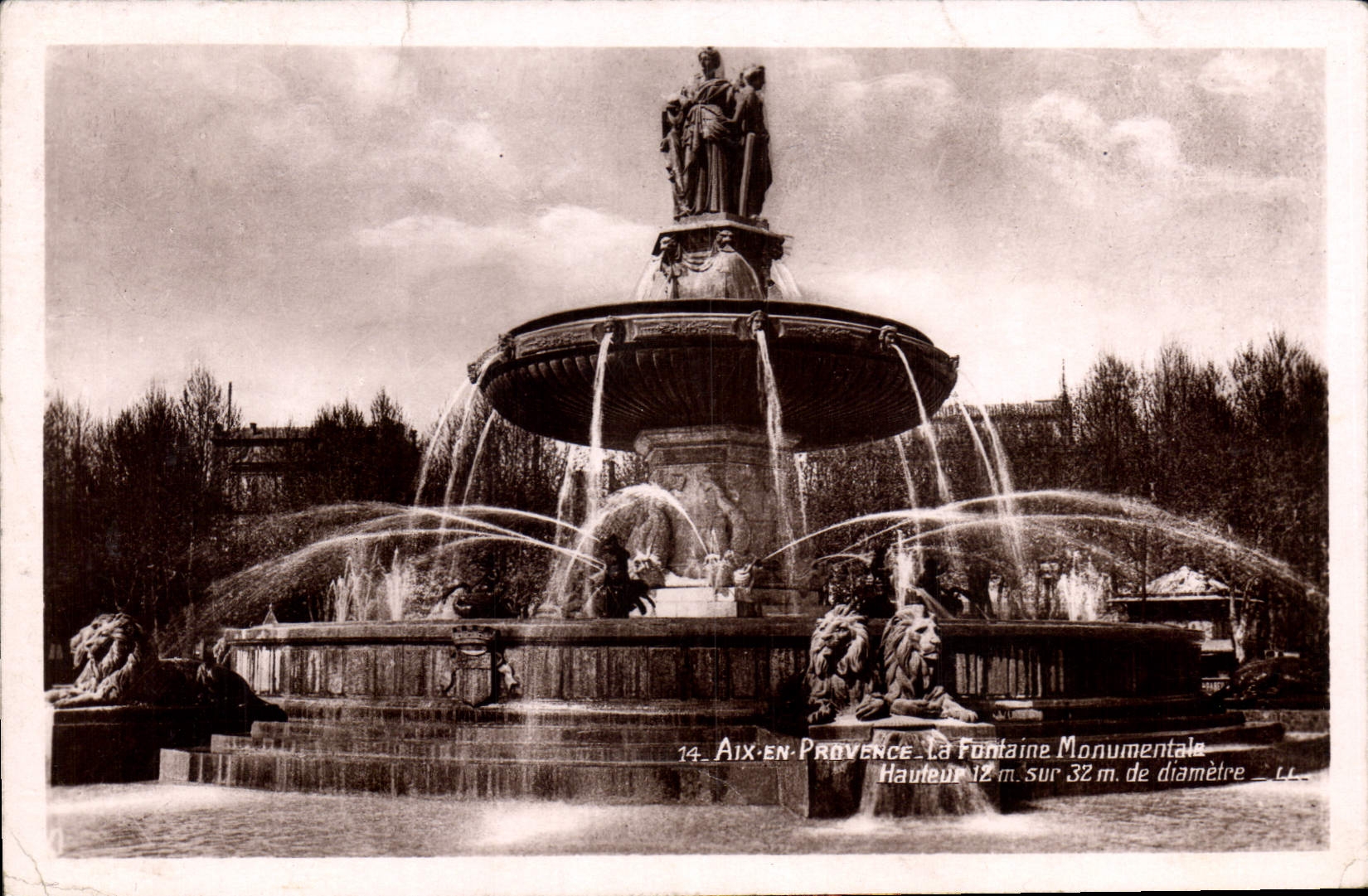 CPA Aix en Provence La Fontaine Monumentale 