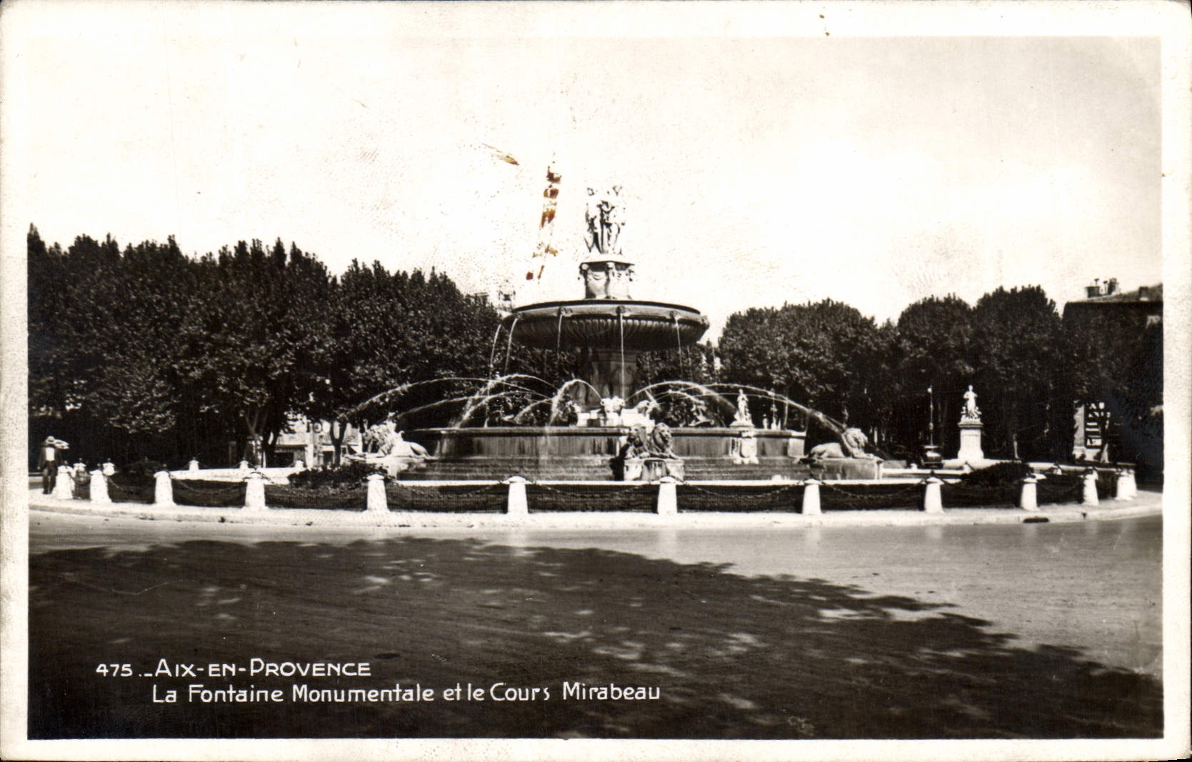 CPA Aix en Provence La Fontaine Monumentale et le Cours Mirabeau 