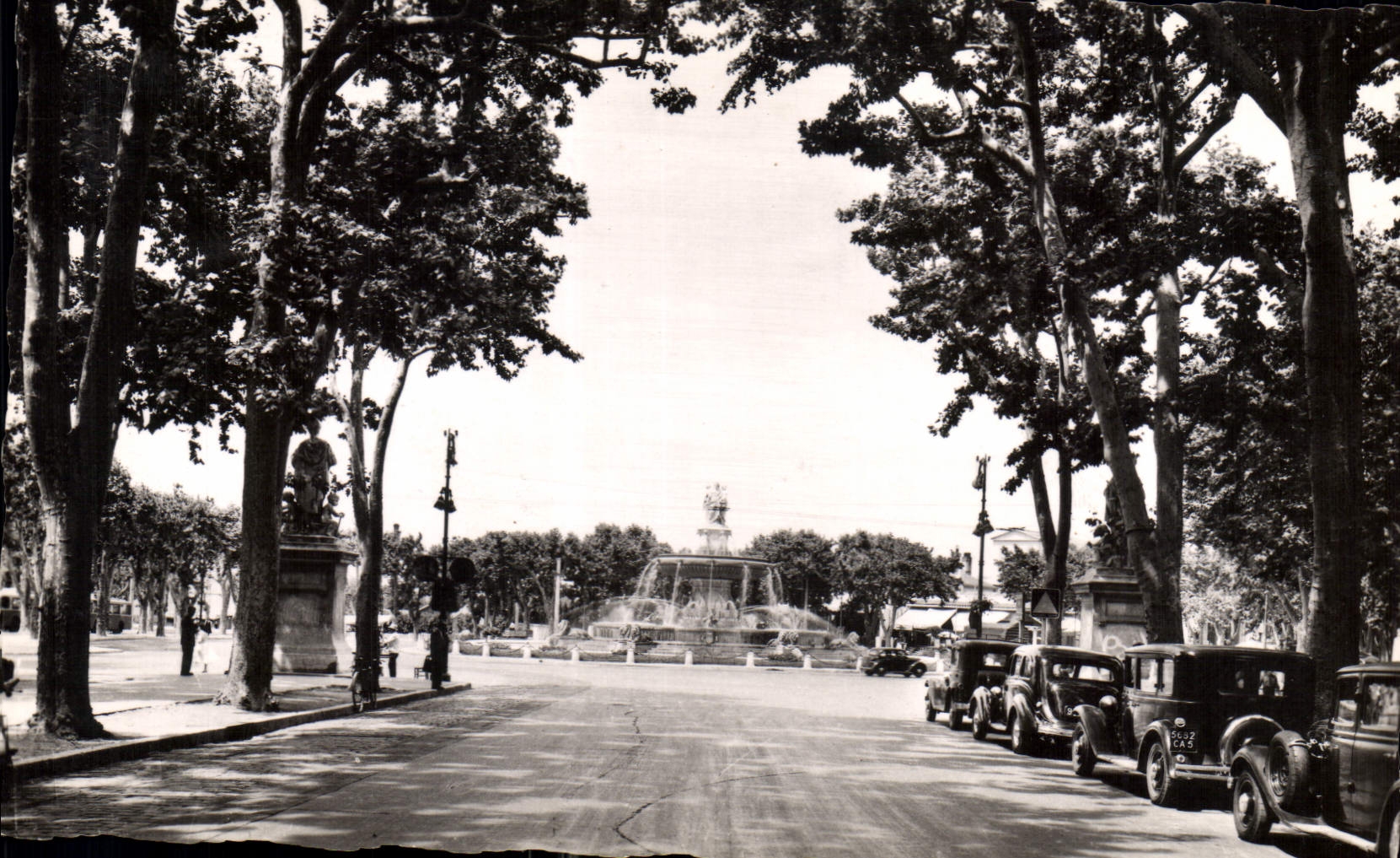 CPA La Cite du Roy Rene Aix en Provence Cours Mirabeau et Grand Fontaine 