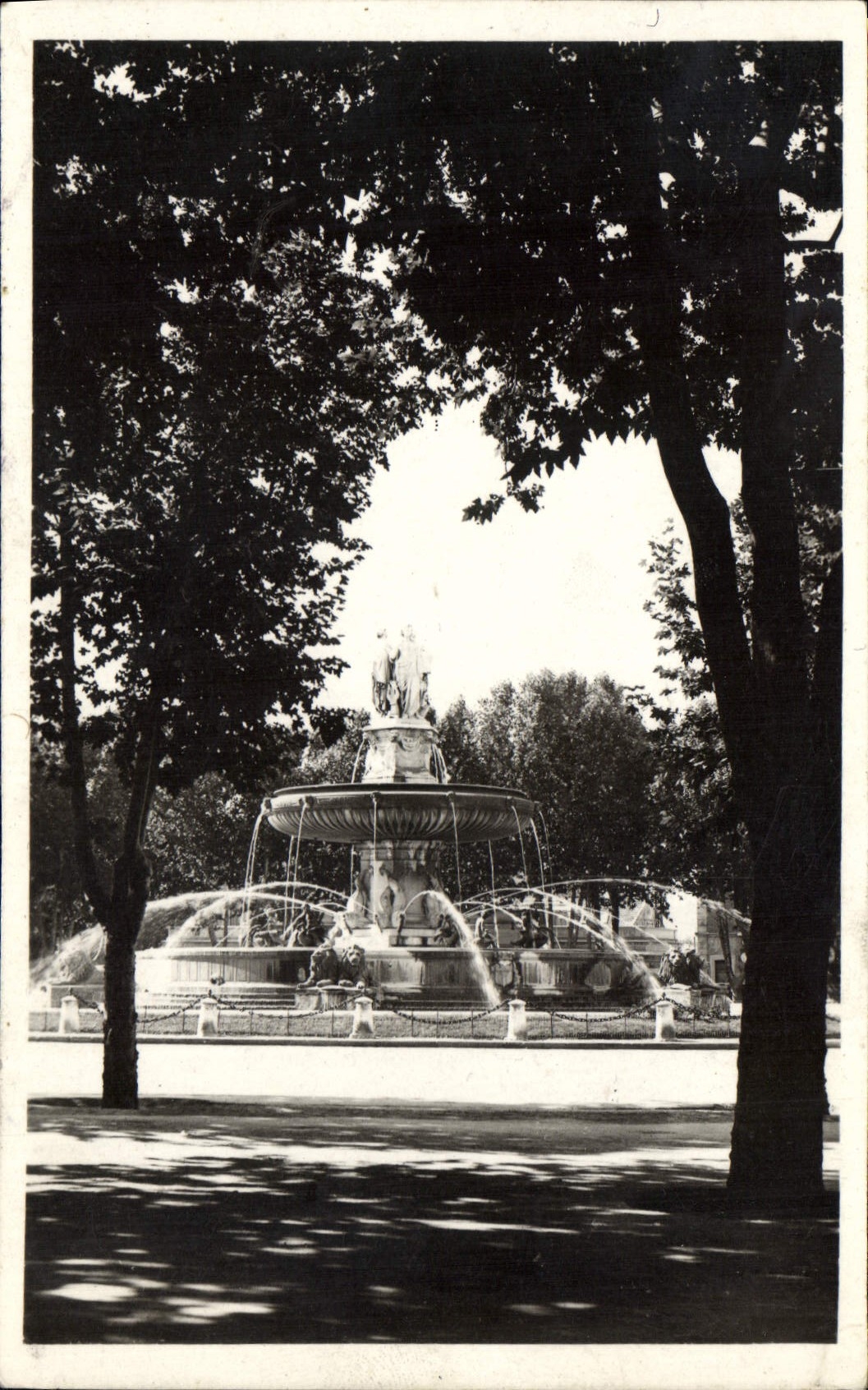 CPA Aix en Provence Fontaine de la Rotonde 