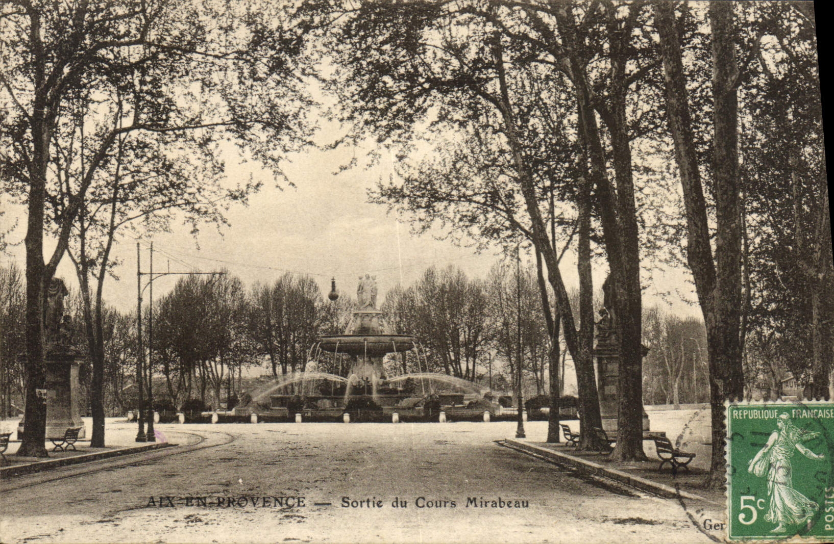 CPA Aix en Provence Sortie du Cours Mirabeau 