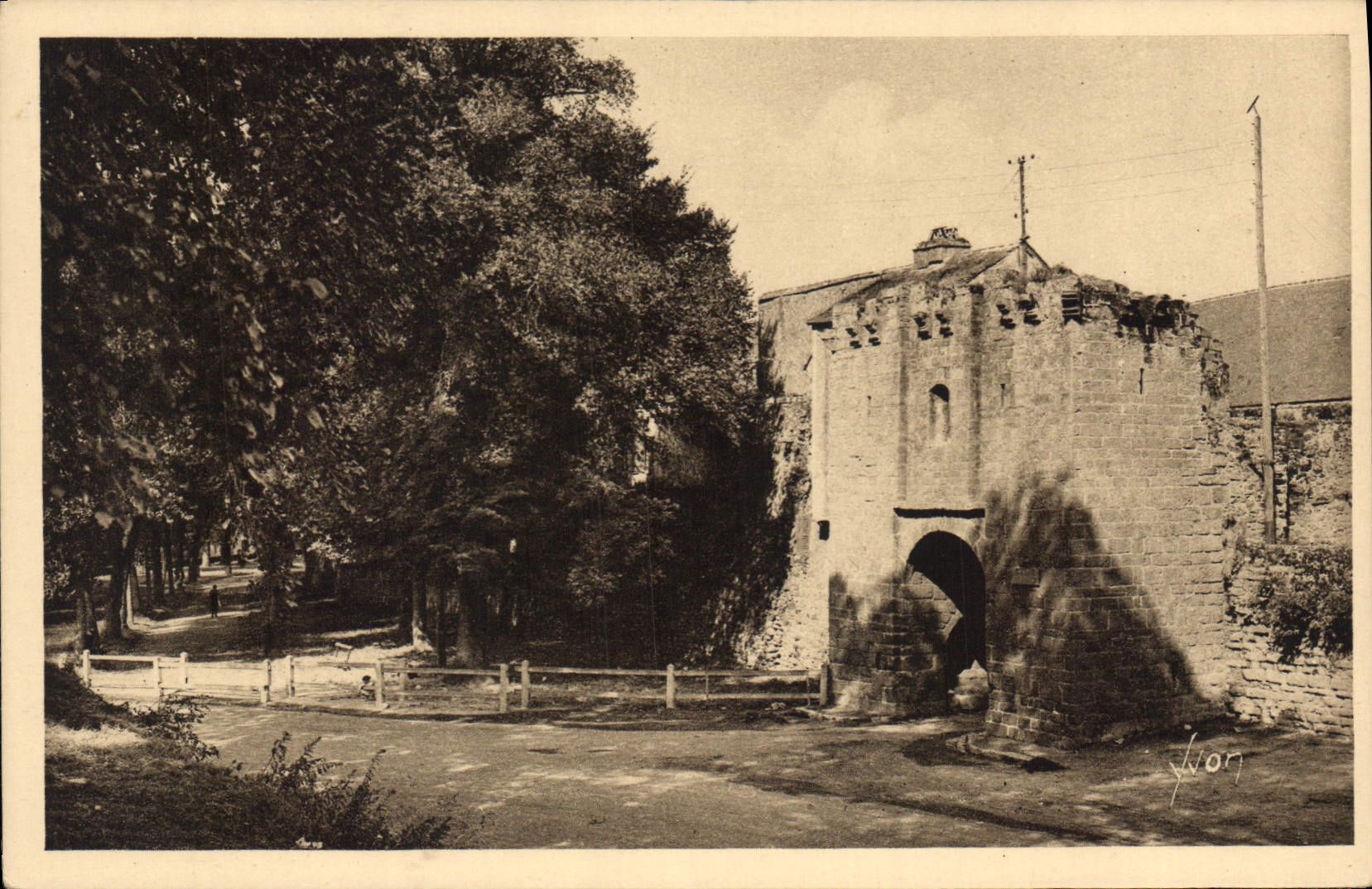 CPA La Douce France Guerande Loire Inf La Porte Saille et le Mail 