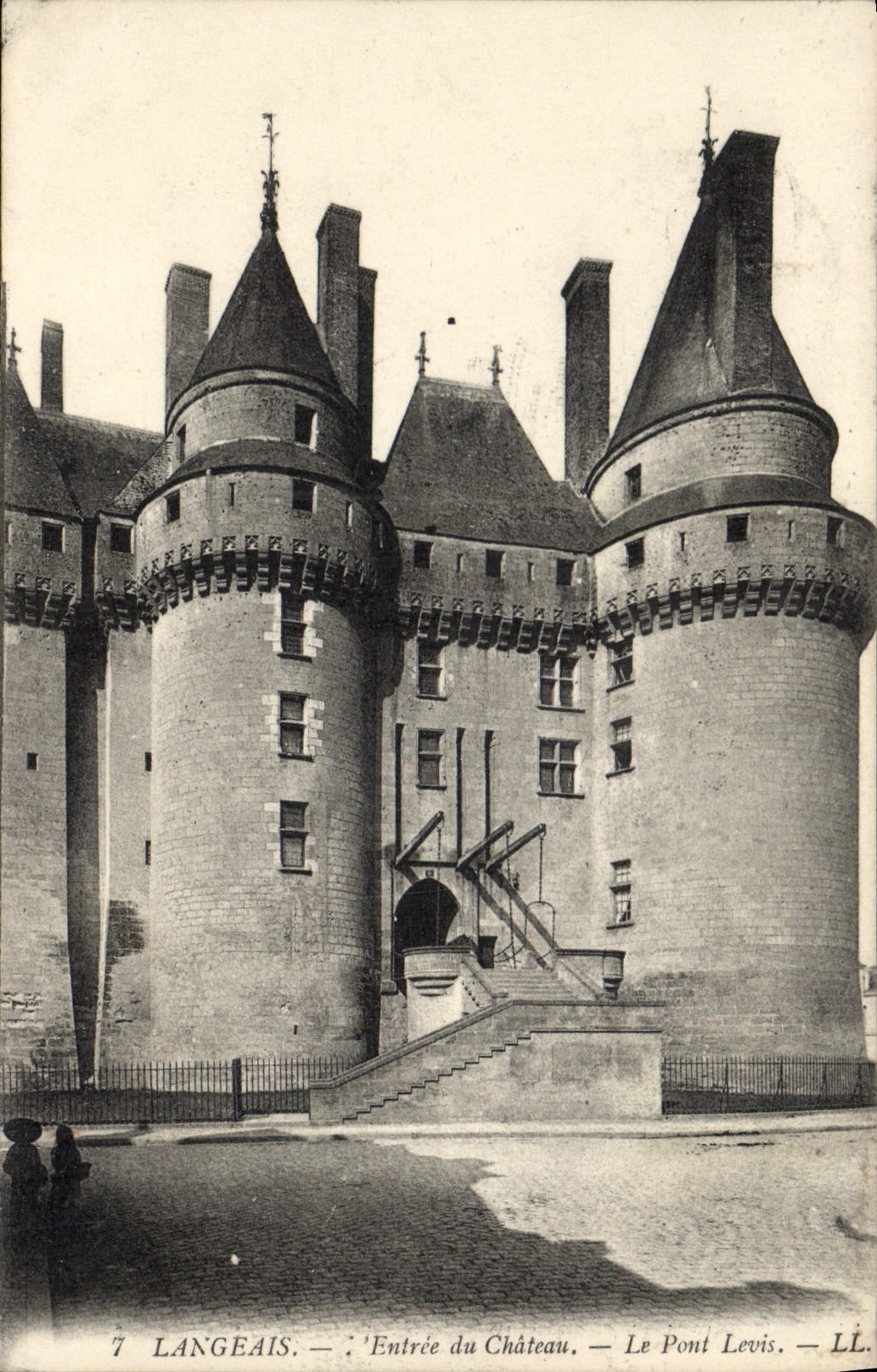 CPA Langeais Entree du Chateau Le Pont Levis 