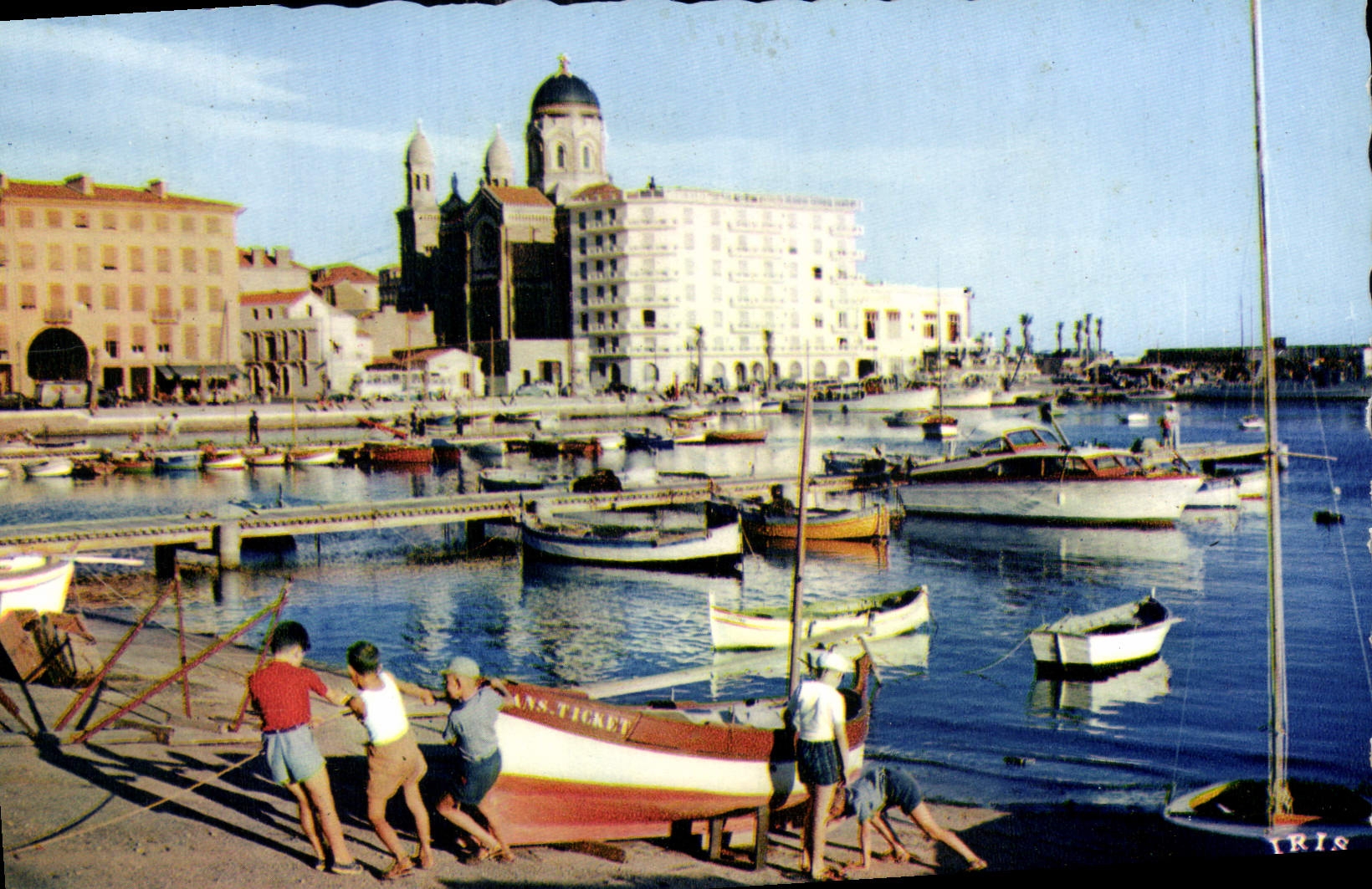 CPA Reflets de la Cote d'Azur Saint Raphael Un Coin du Port Bateaux Enfants