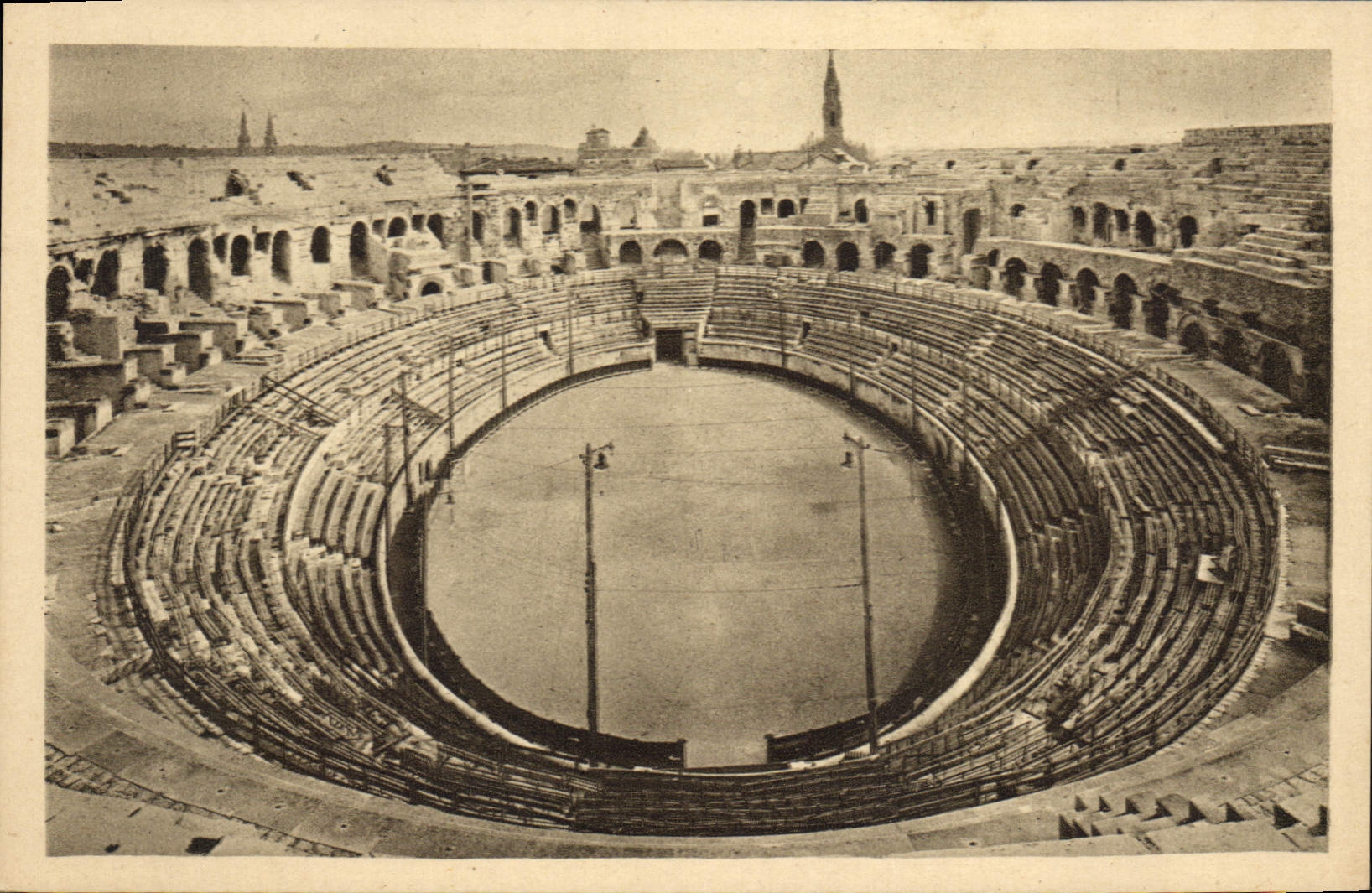 CPA Nimes Interieur des Arenes romaines 