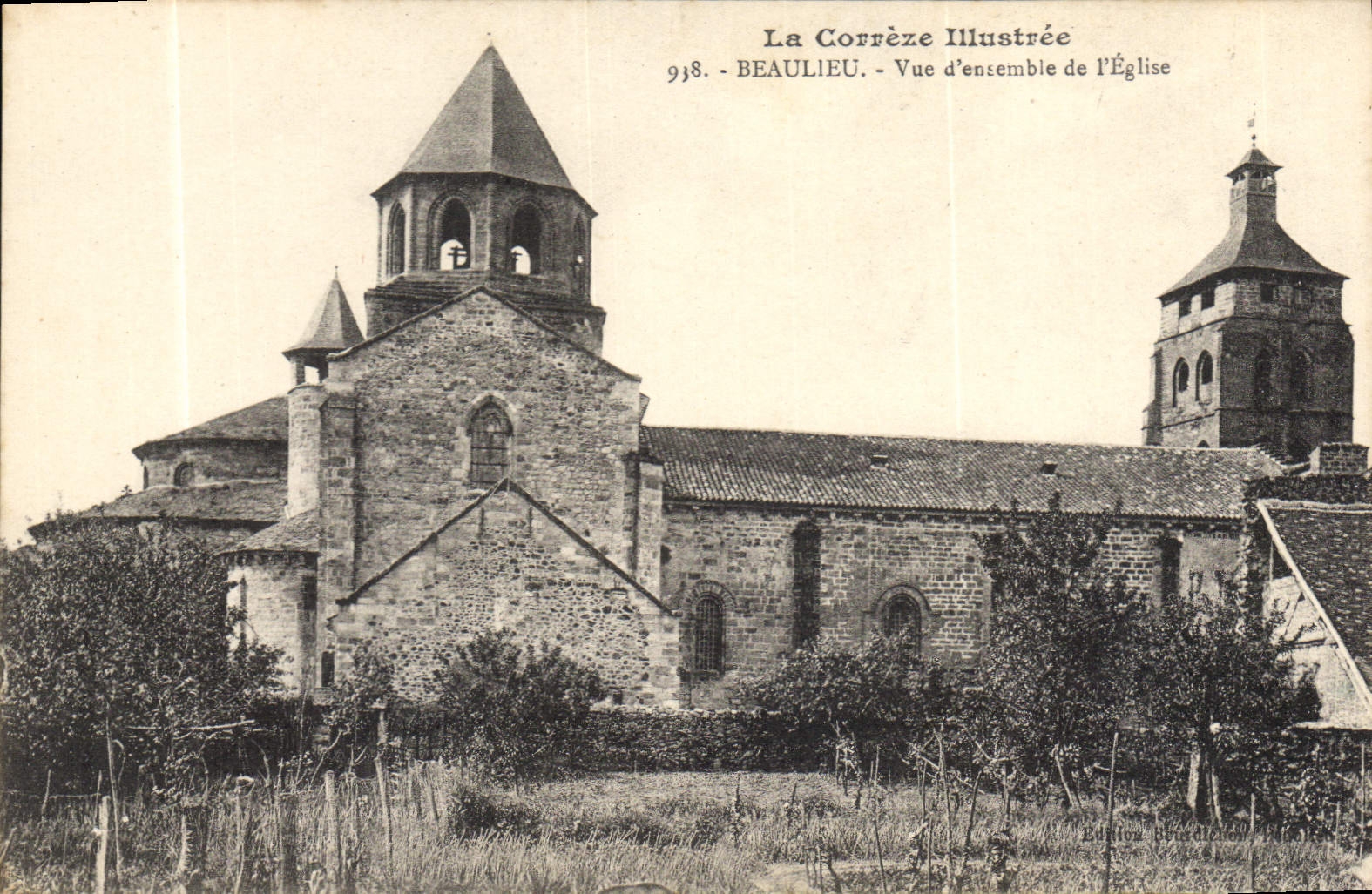 CPA La Correze Illustree Beaulieu Vue d'Ensemble de l'Eglise