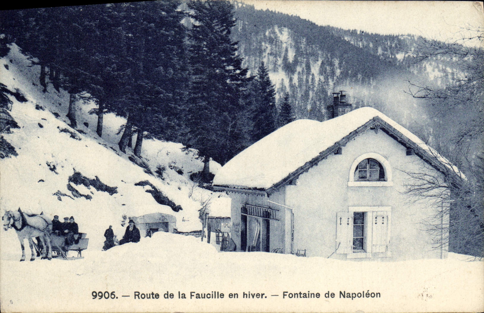 CPA Route de la Faucille en hiver Fontaine de Napoleon Traineau Cheval