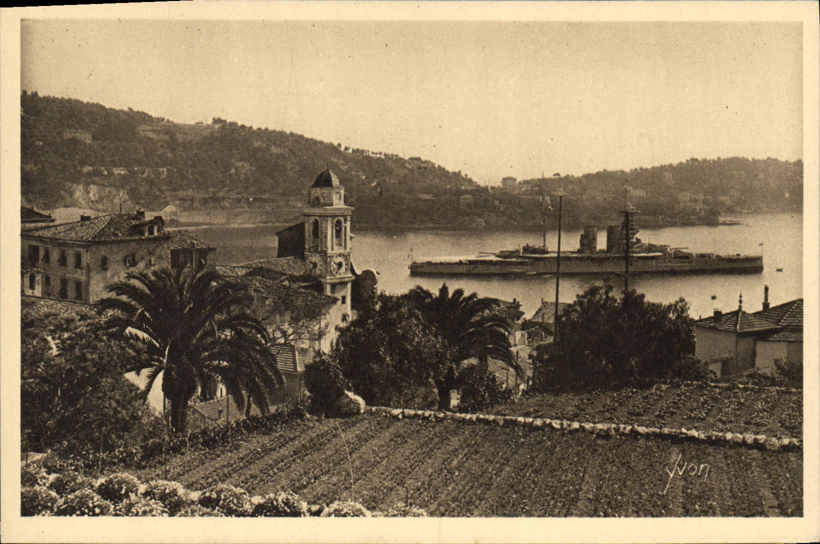 CPA La Douce France Cote d'Azur Villefranche L'Escadre en rade Bateau