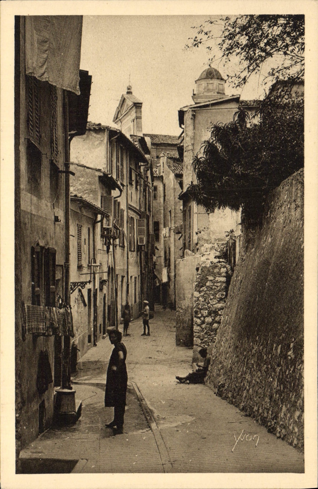 CPA La Douce France Cote d'Azur Villefranche Rue Baron de Bres