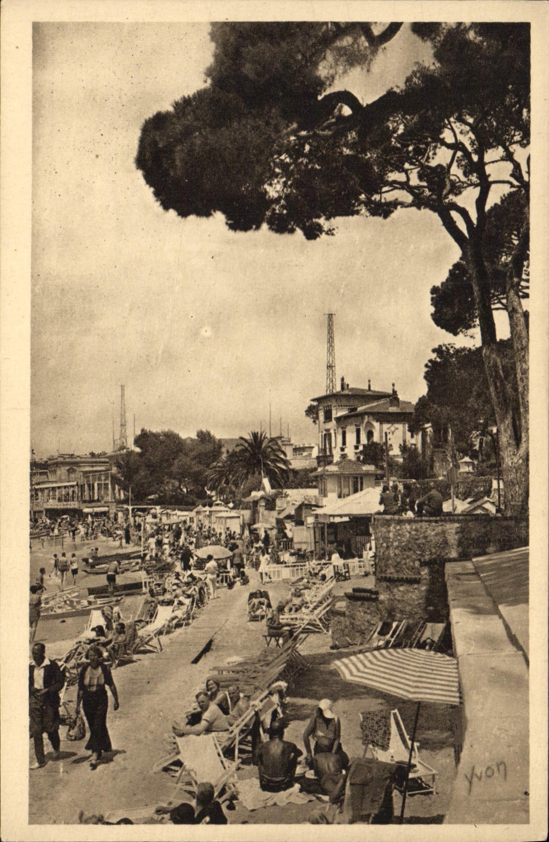 CPA La Douce France Cote d'Azur Juan les Pins Alpes Maritimes Bain de Soleil 