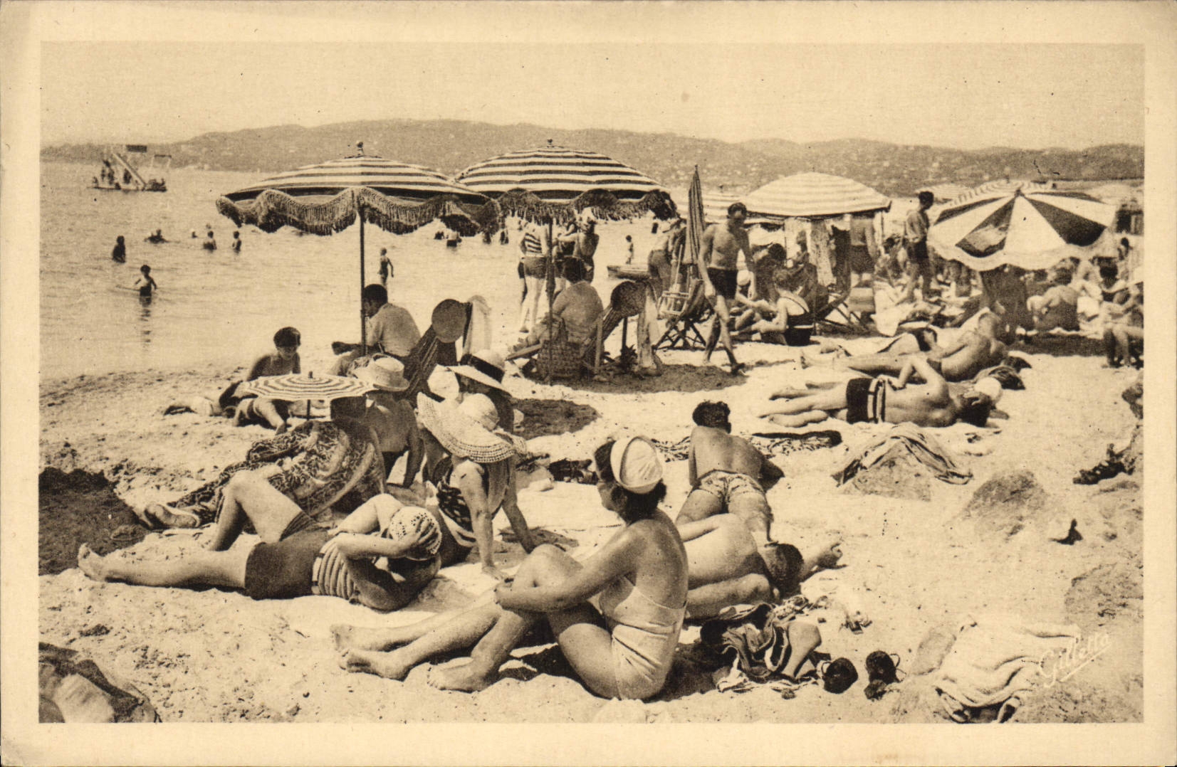 CPA Cote d'Azur Artistique Juan les Pins A M Bains de soleil 