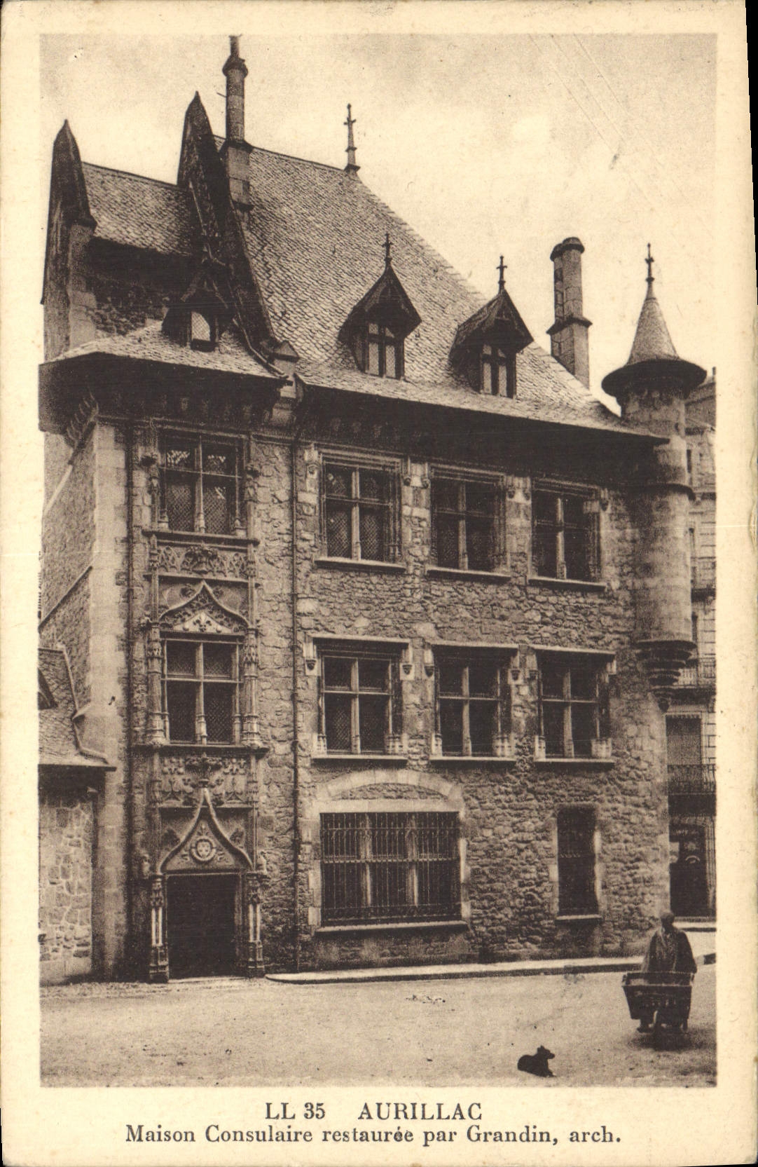 CPA Aurillac Maison Consuilaire restauree par Grandin