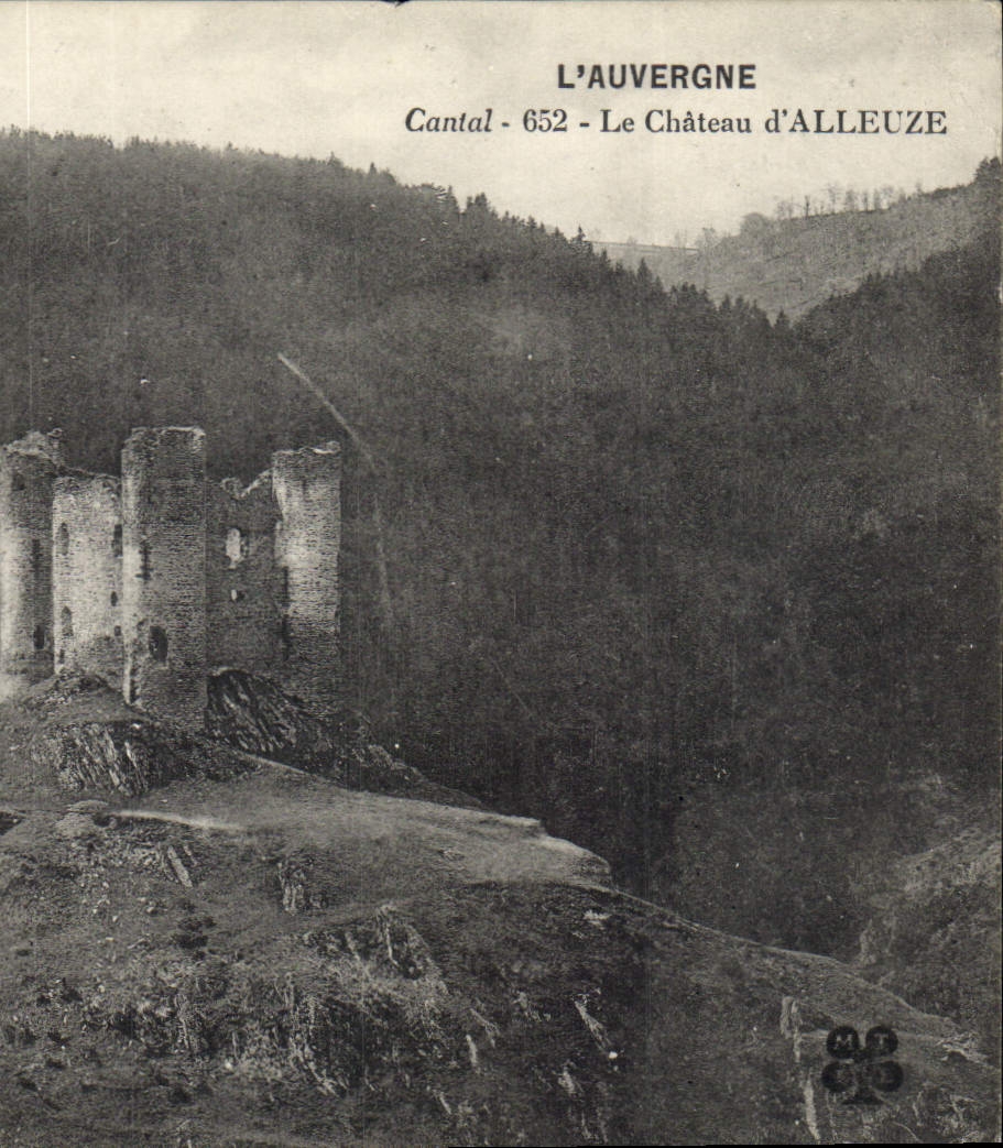 CPA l'Auvergne Cantal Le Chateau d'Alleuze 