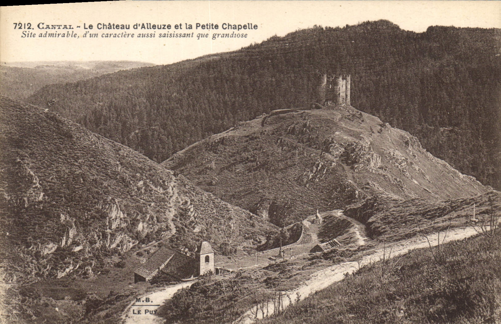 CPA Cantal Le Chateau d'Alleuze et la Petite Chapelle