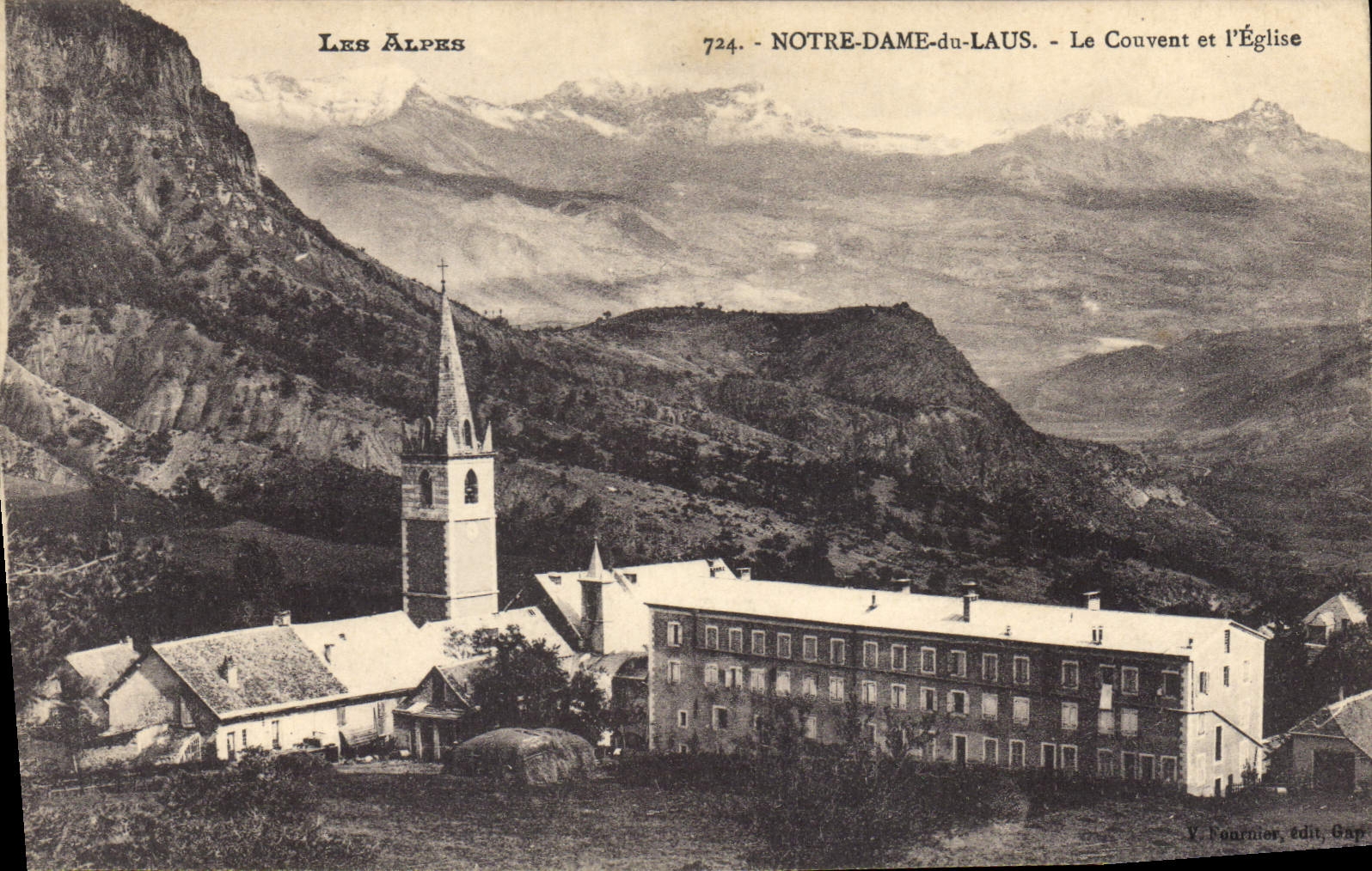 CPA Notre Dame du Laus Hautes Alpes Le Couvent et l'Eglise