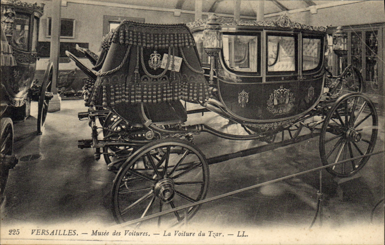 CPA Versailles Musee des Voitures La Voiture du Tzar Russie Russia