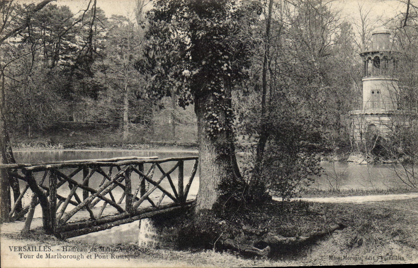 CPA Versaille Hameau de Marie Antoinette Tour de Marlborough et Pont Rustique 