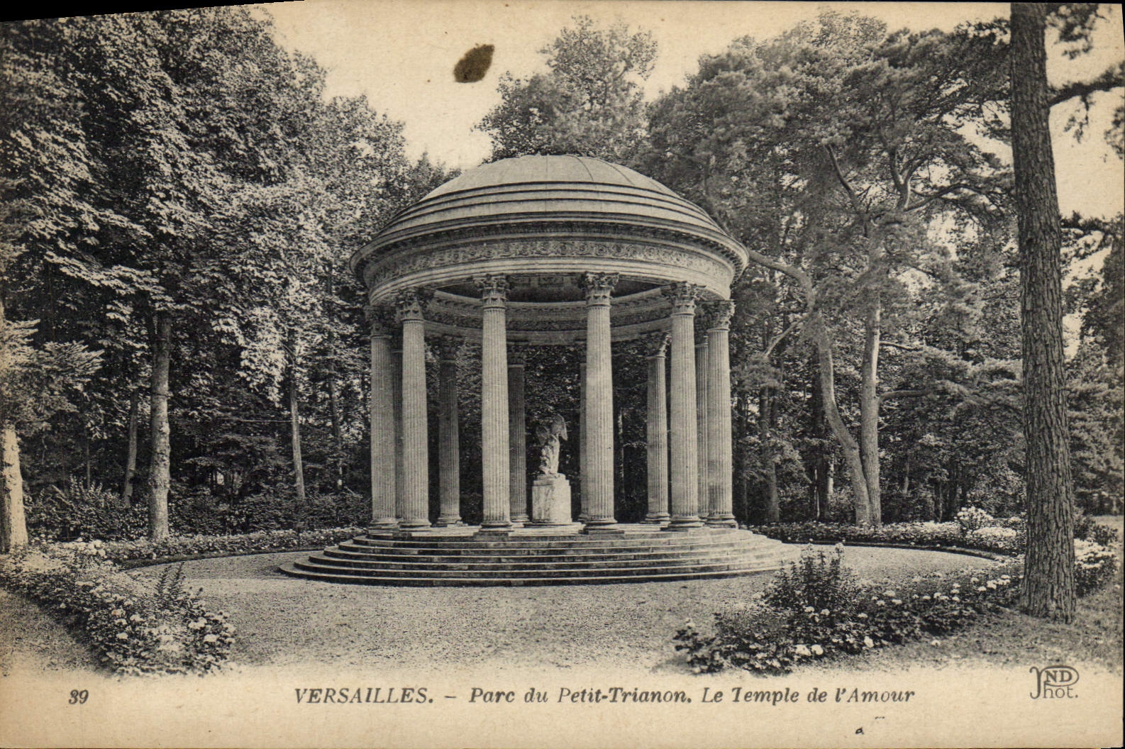 CPA Versailles Parc du Petit Trianon Le Temple de l'Amour 