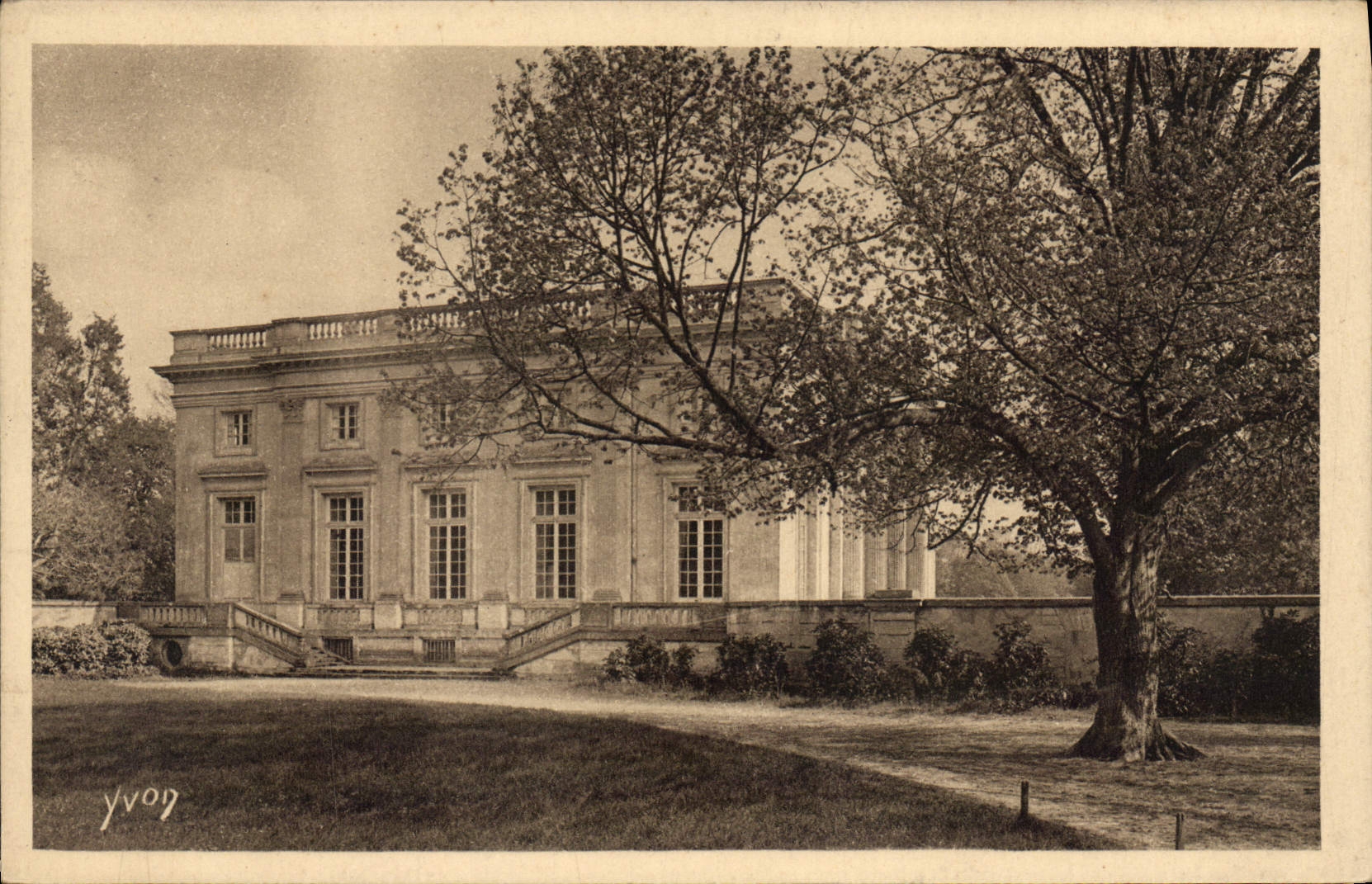 CPA Splendeurs et Charmes de Versailles Le Petit Trianon 