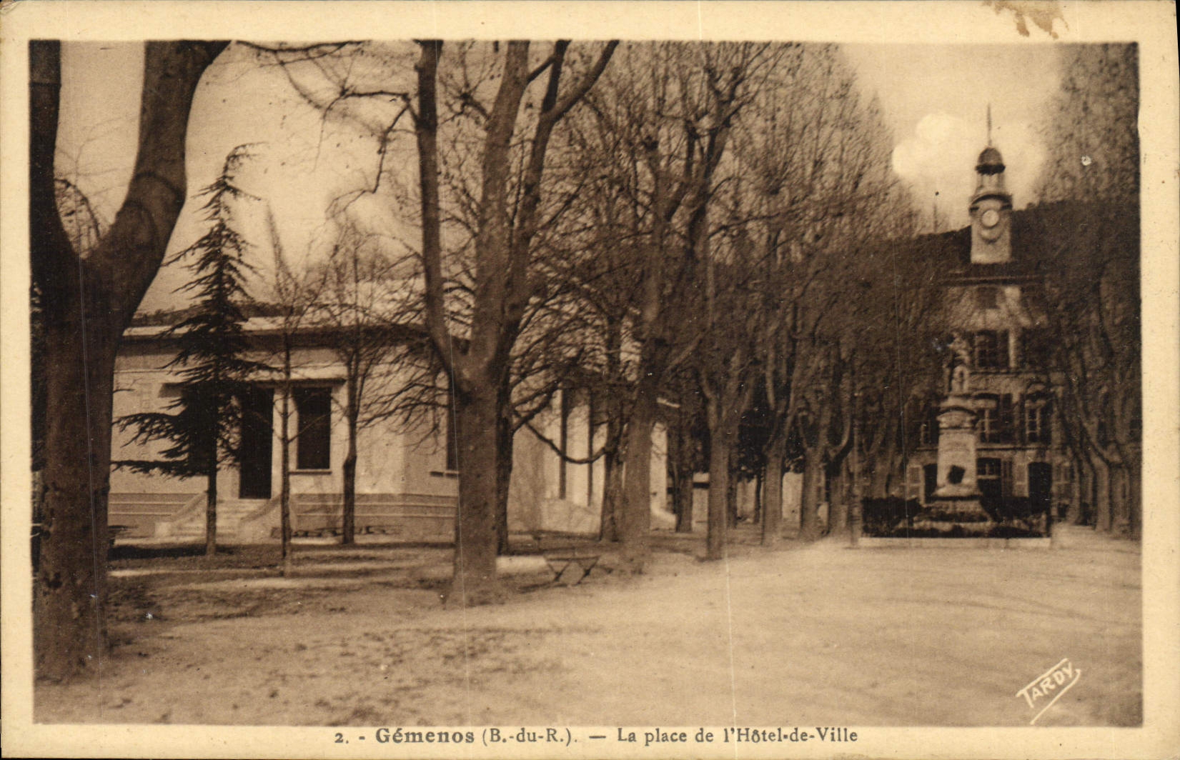 CPA Comeous B du R La place de l'Hotel de Ville 