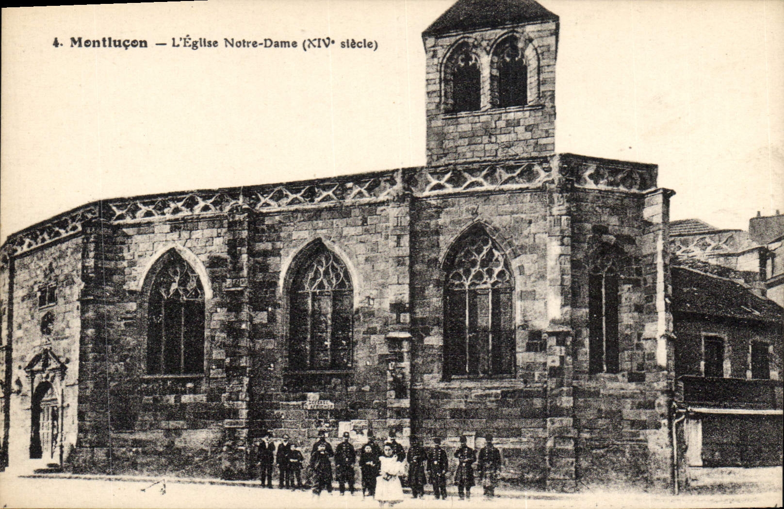 CPA Montlucon l'Eglise Notre Dame Soldats Militaria
