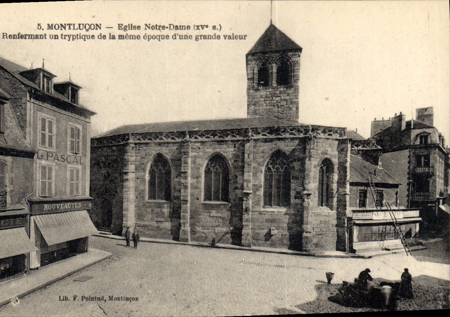 CPA Montlucon Eglise Notre Dame Renfermant un tryptique de la meme epoque d'une grande valeur