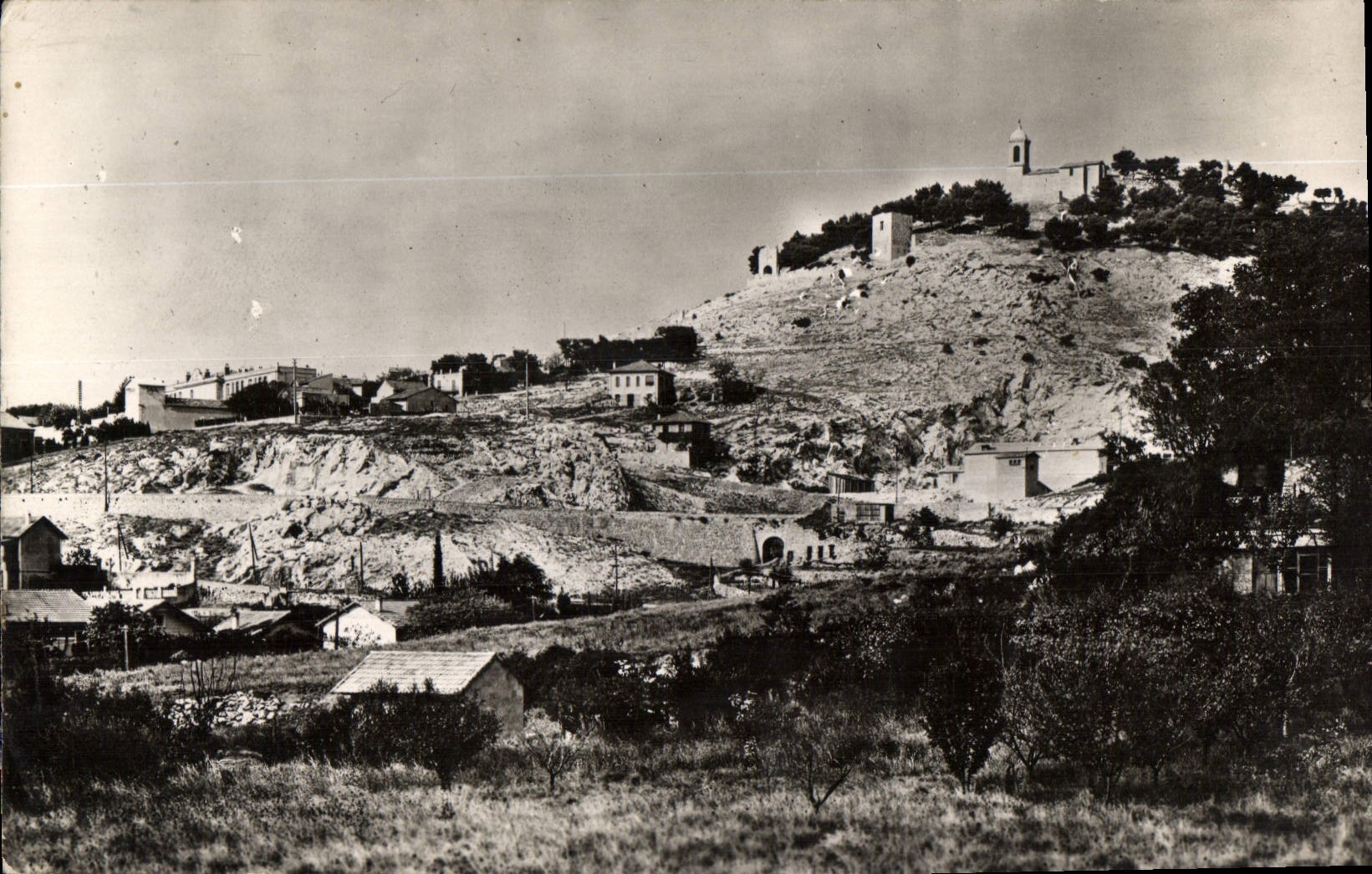CPM Marseille et sa banlieue Allauch B du R N D du Chateau Un coin du Village 