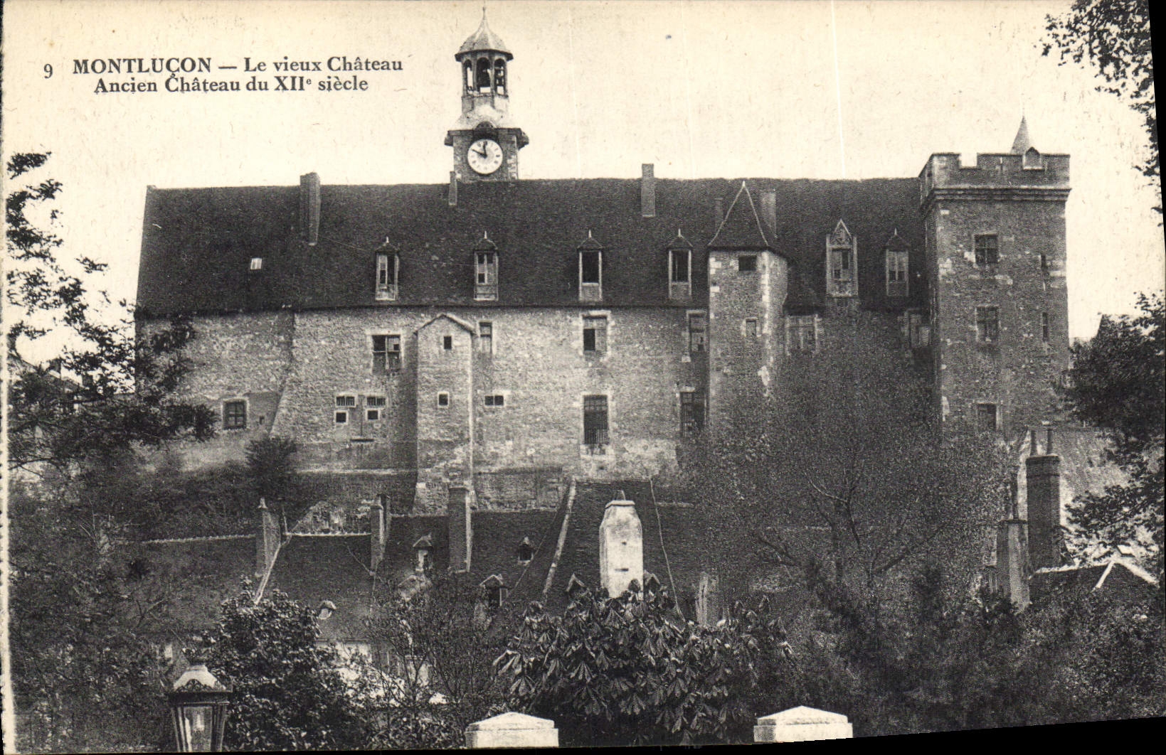 CPA Mountlucon Le vieux Chateau Ancien Chateau