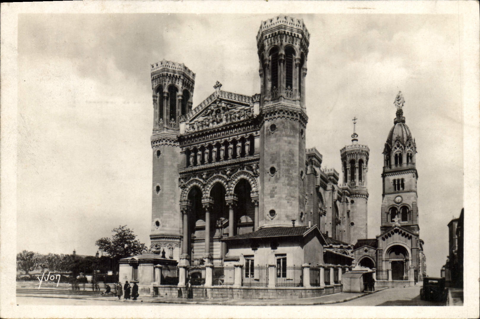 CPA La Doce France Lyon Rhone Basilique Notre Dame 