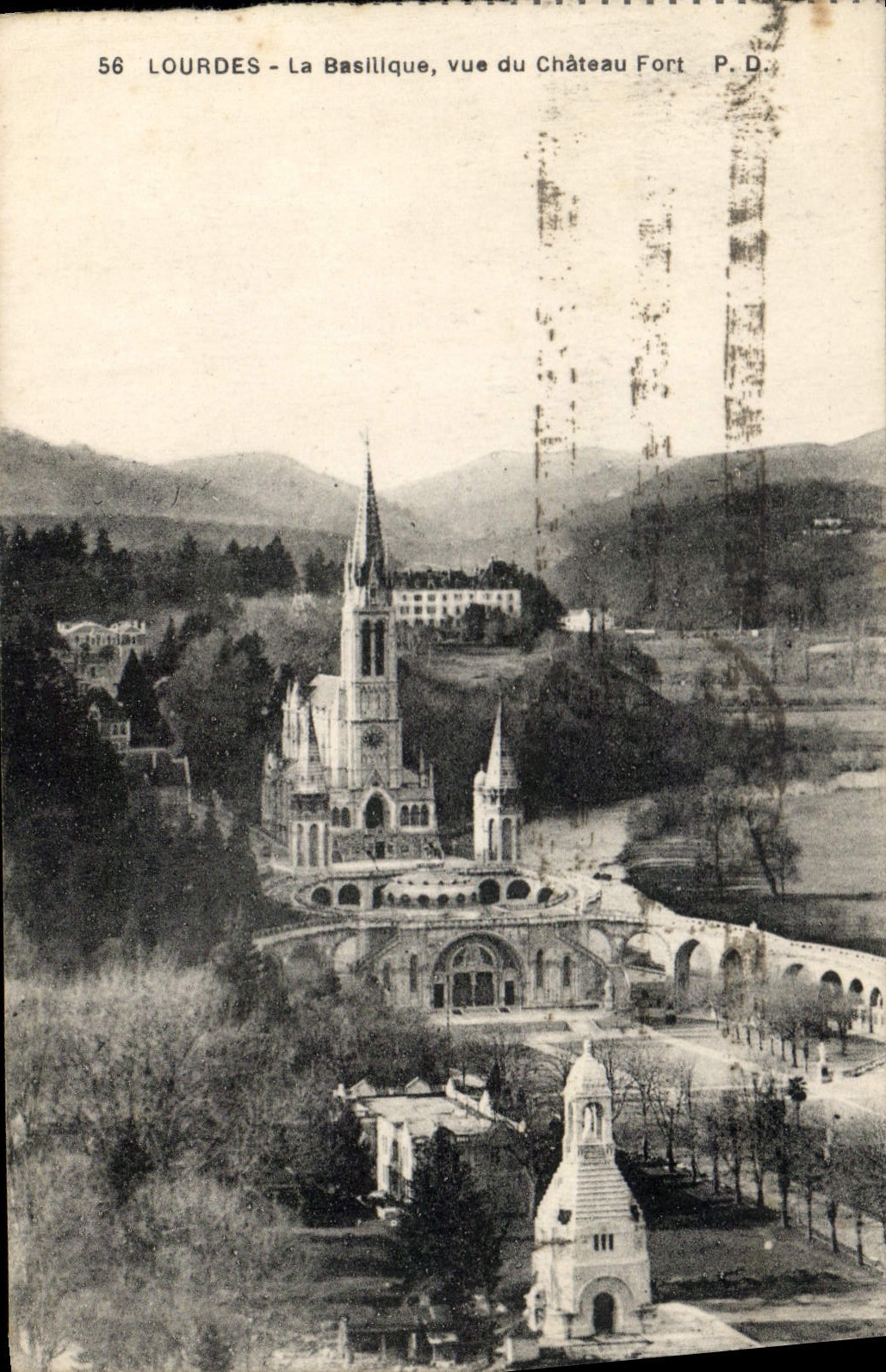 CPA Lourdes La Basilique vue du Chateau Fort 